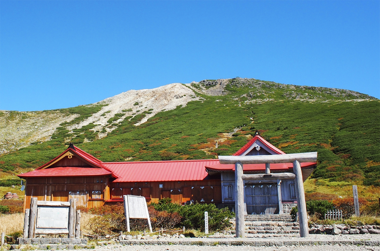 白山比咩神社 白山と祈祷殿