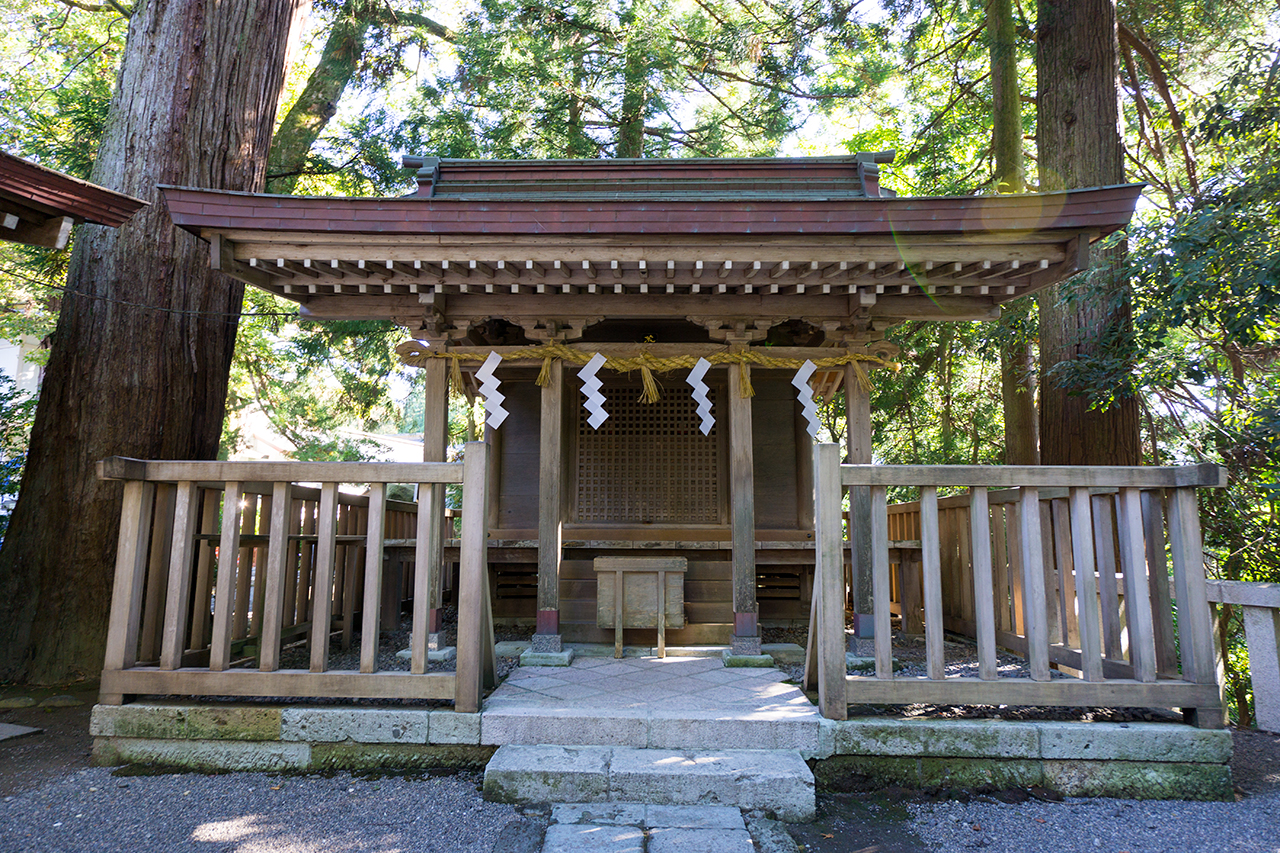 白山比咩神社 荒御前神社 社殿