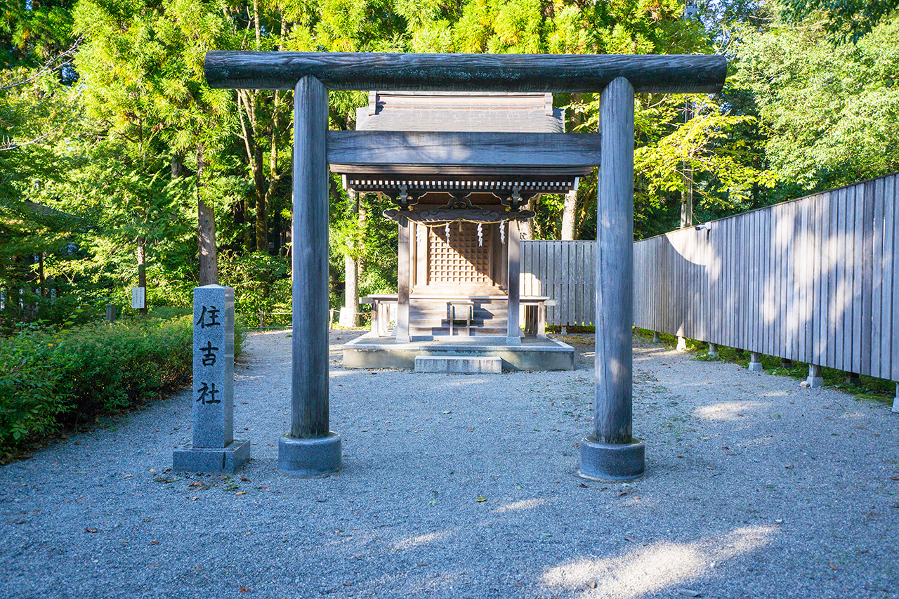 白山比咩神社 住吉社 鳥居と社殿