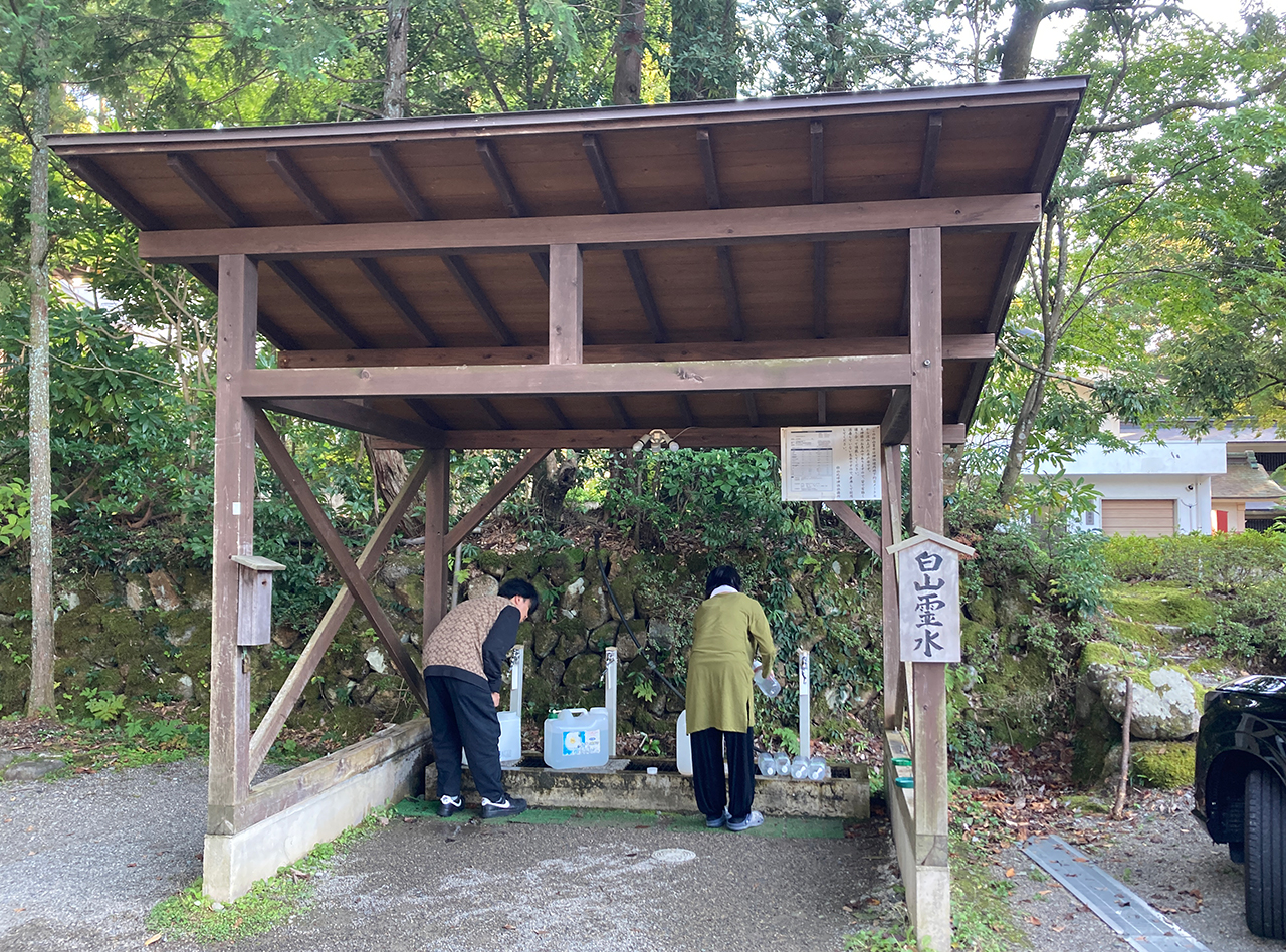 白山比咩神社 白山霊水