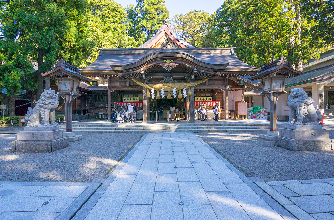 白山比咩神社 狛犬と外拝殿