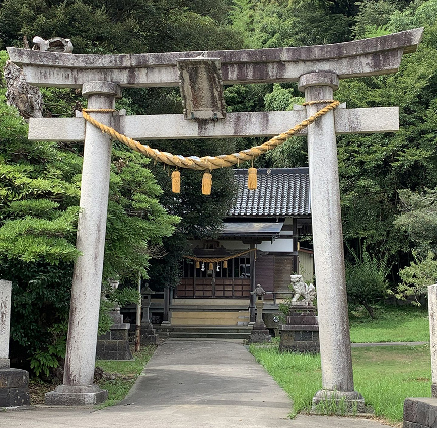 鳥居と社殿