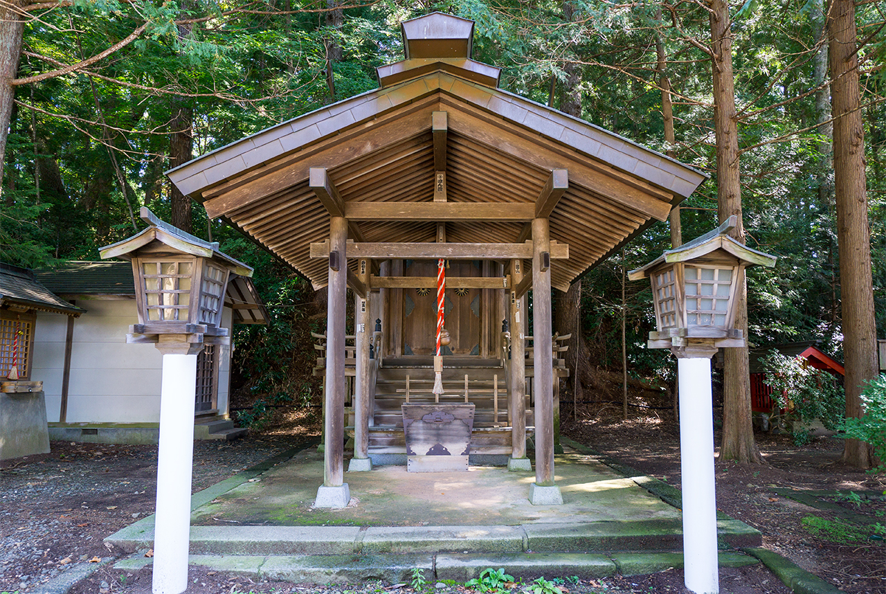 神明社 御社殿 正面
