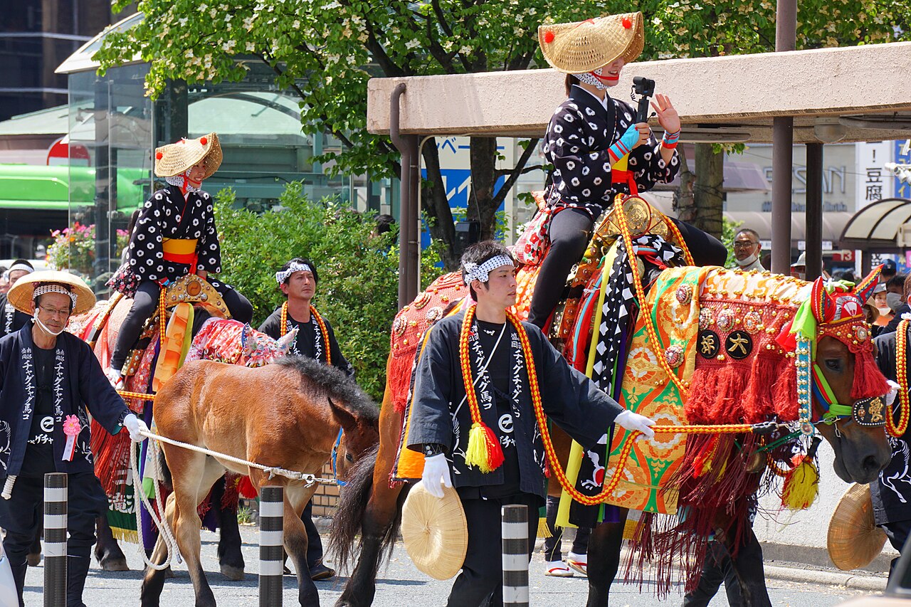チャグチャグ馬コの行列