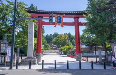 盛岡八幡宮 鳥居と社号標