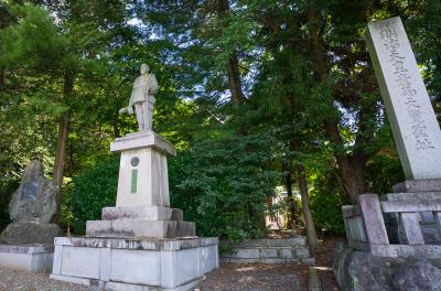 盛岡八幡宮 明治天皇御聖跡碑・御聖像