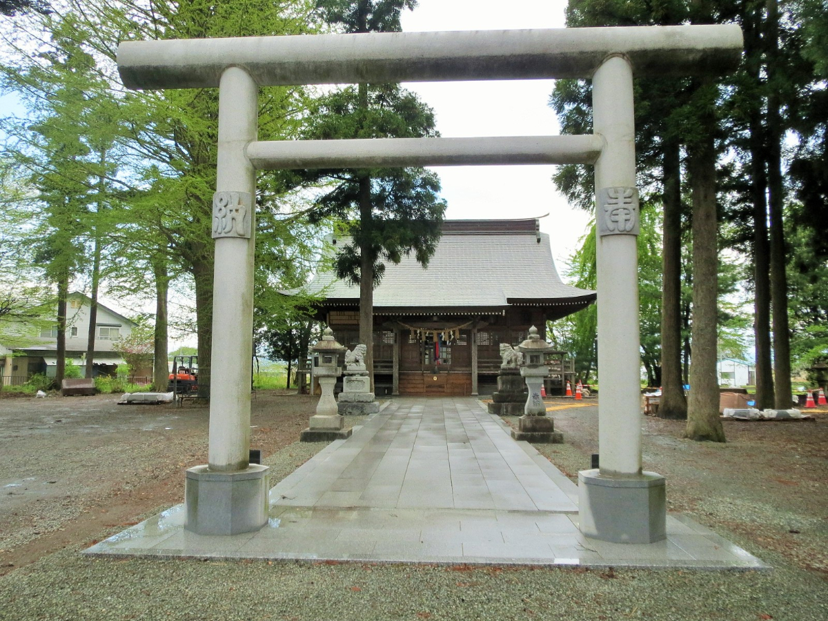 鳥居と拝殿