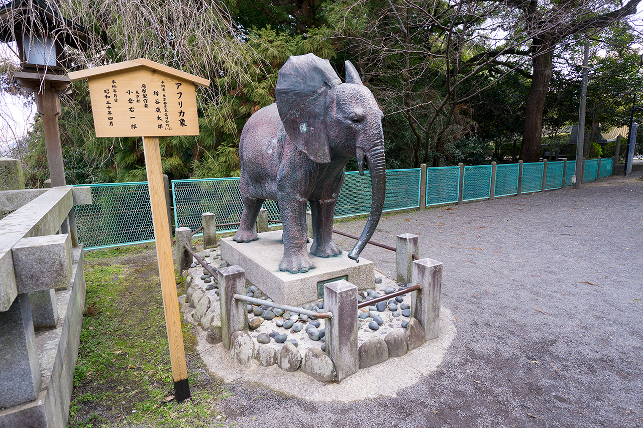 アフリカ象の像