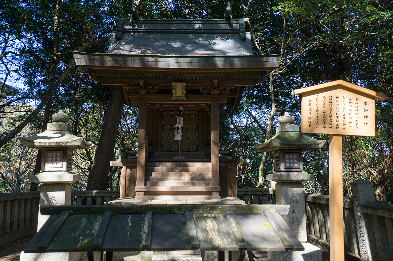 事知神社 社殿