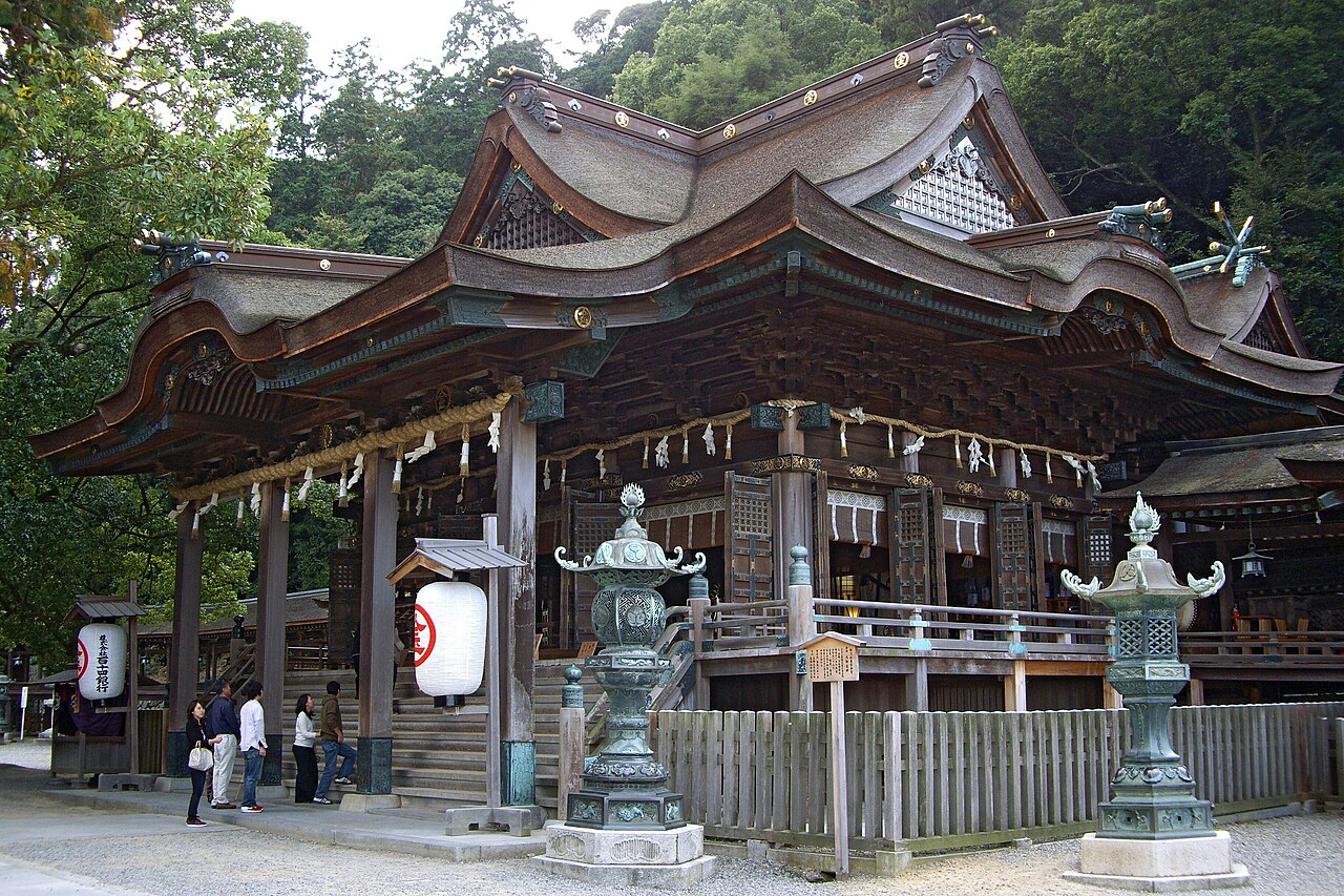 総本宮拝殿 斜め