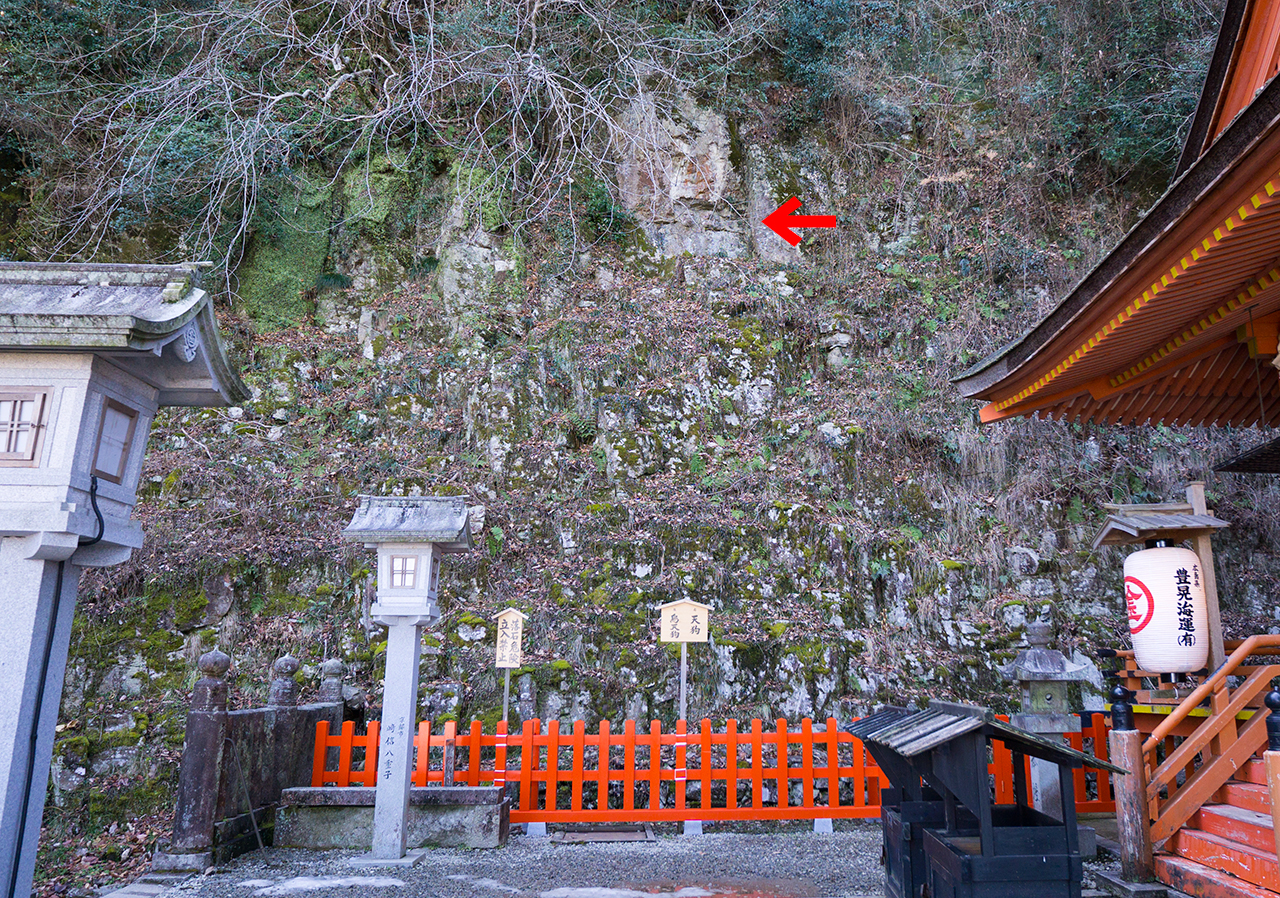 威徳巖