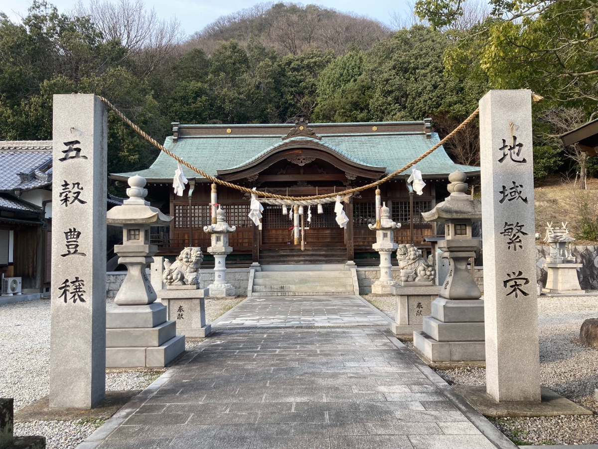 鳥居と拝殿