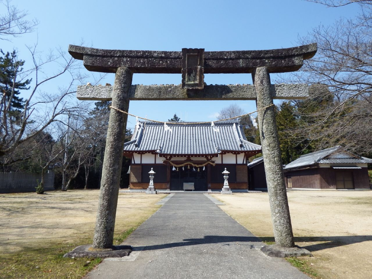 鳥居と拝殿