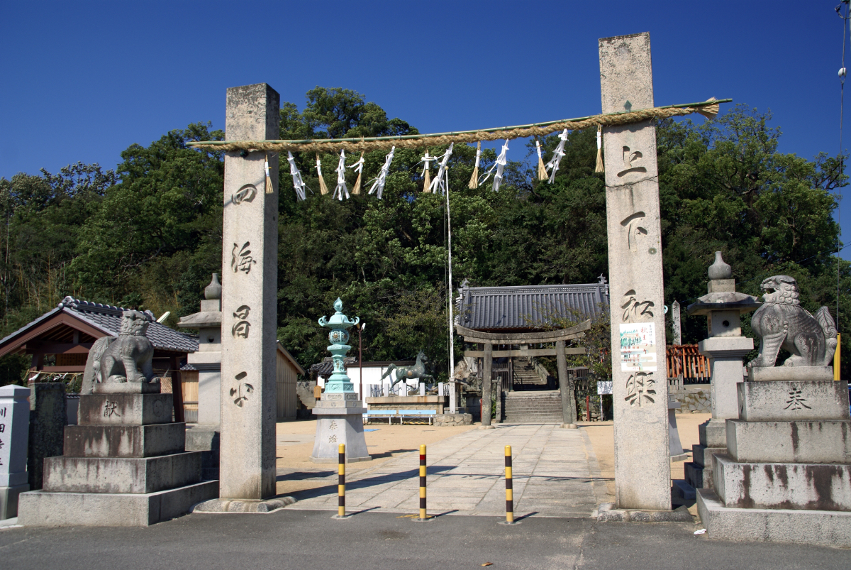 鳥居と拝殿