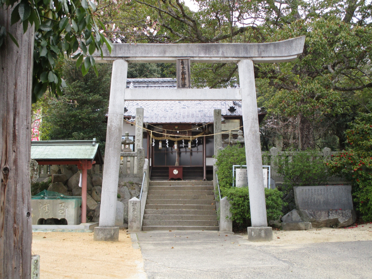 鳥居と拝殿