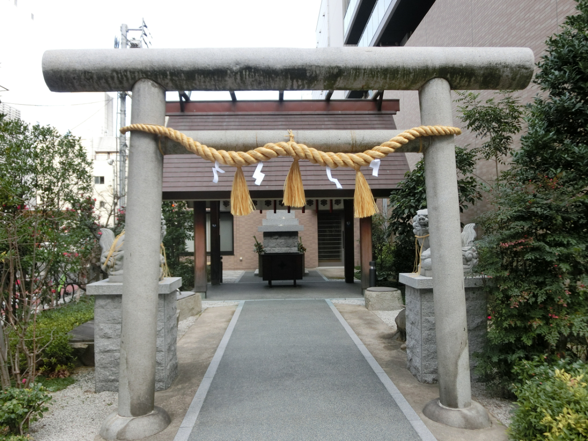鳥居と拝殿