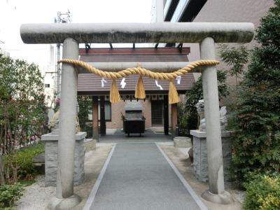 亀井戸水神社 鳥居と拝殿