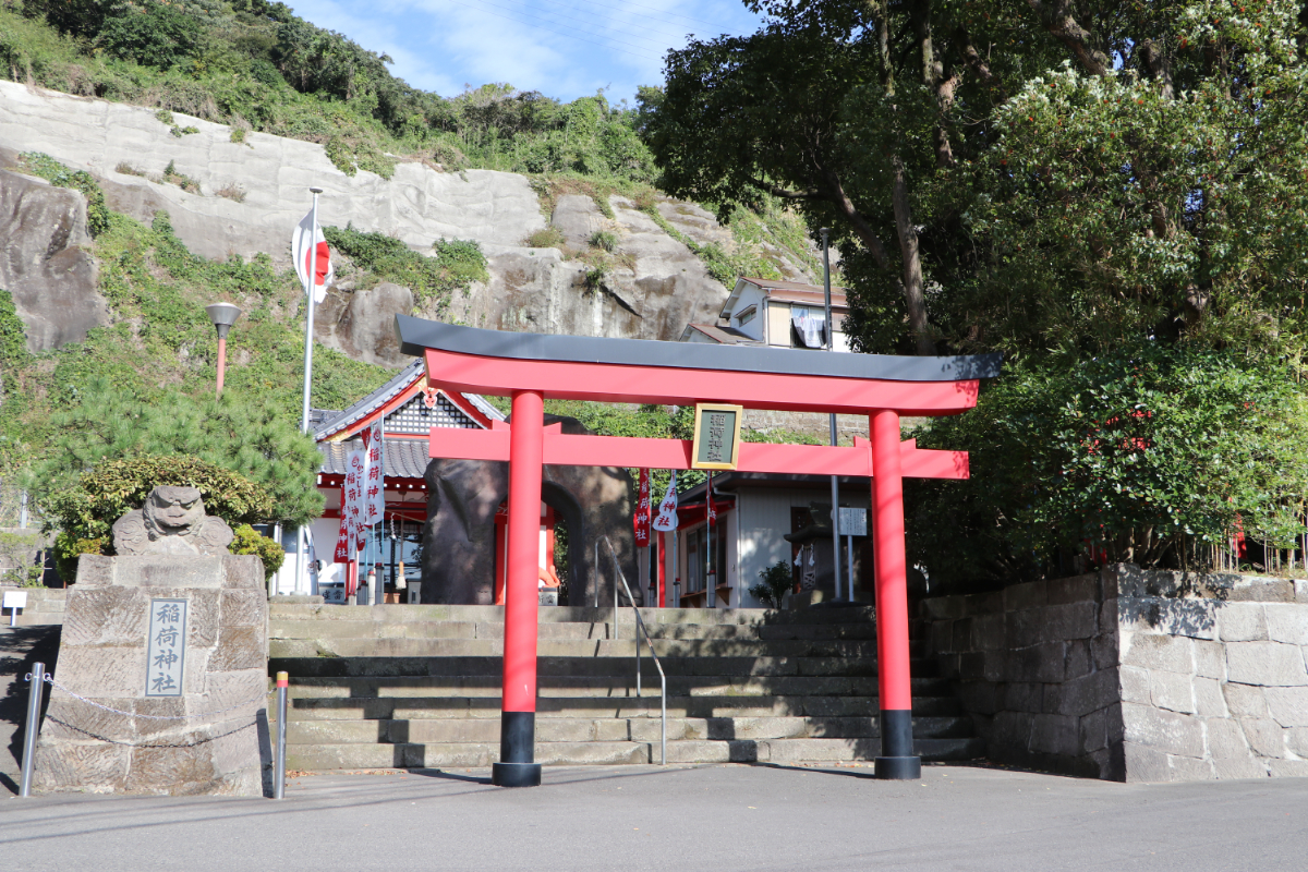 鳥居と拝殿