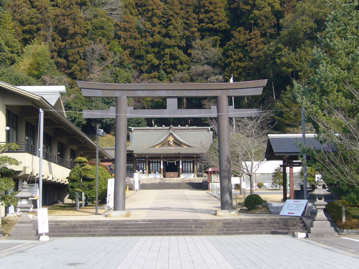 鳥居と拝殿