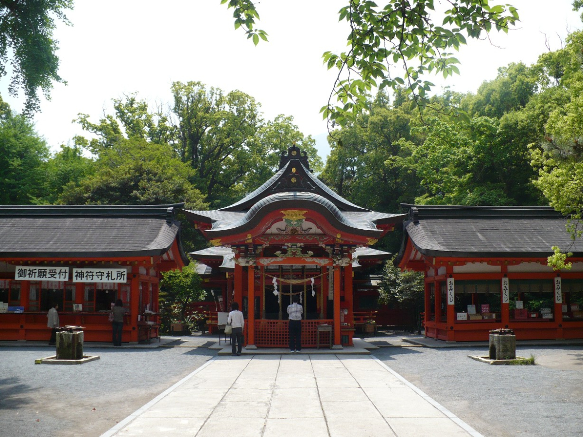 勅使殿と長庁
