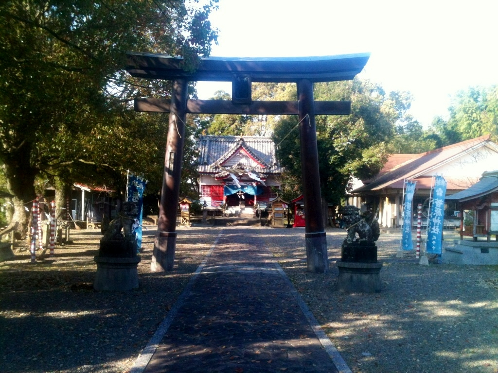 鳥居と拝殿