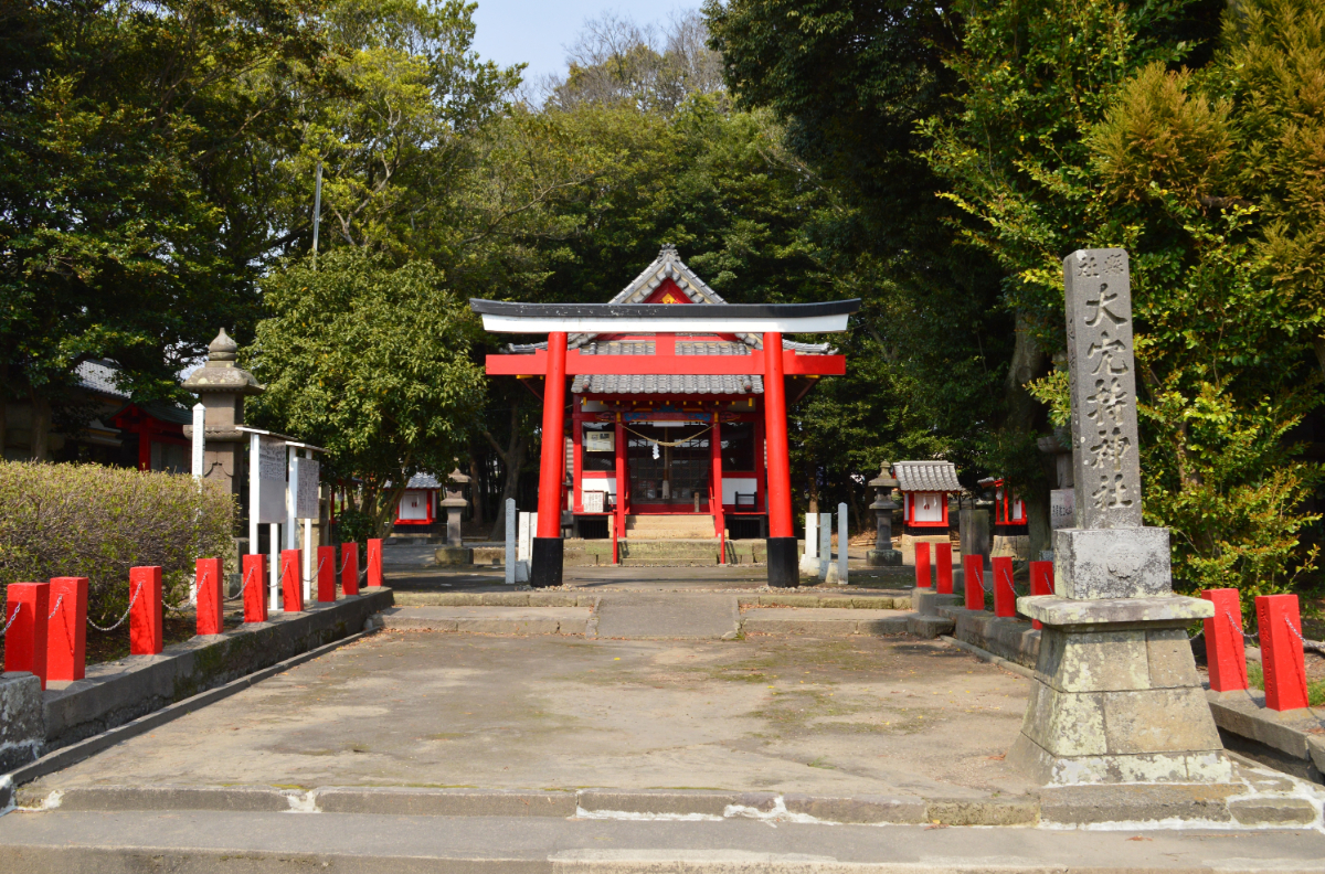 鳥居と拝殿
