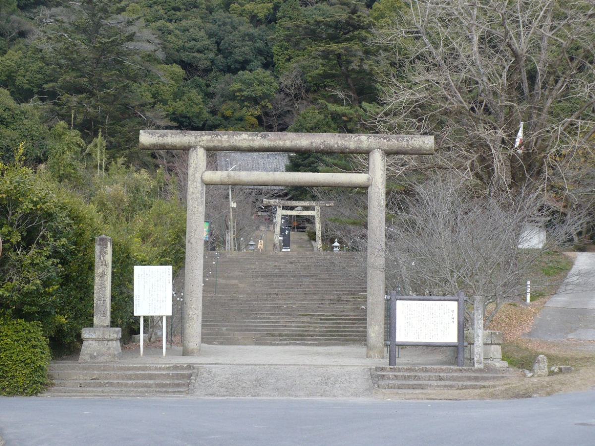 鳥居と拝殿