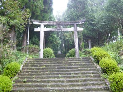 八幡神社 参道と鳥居