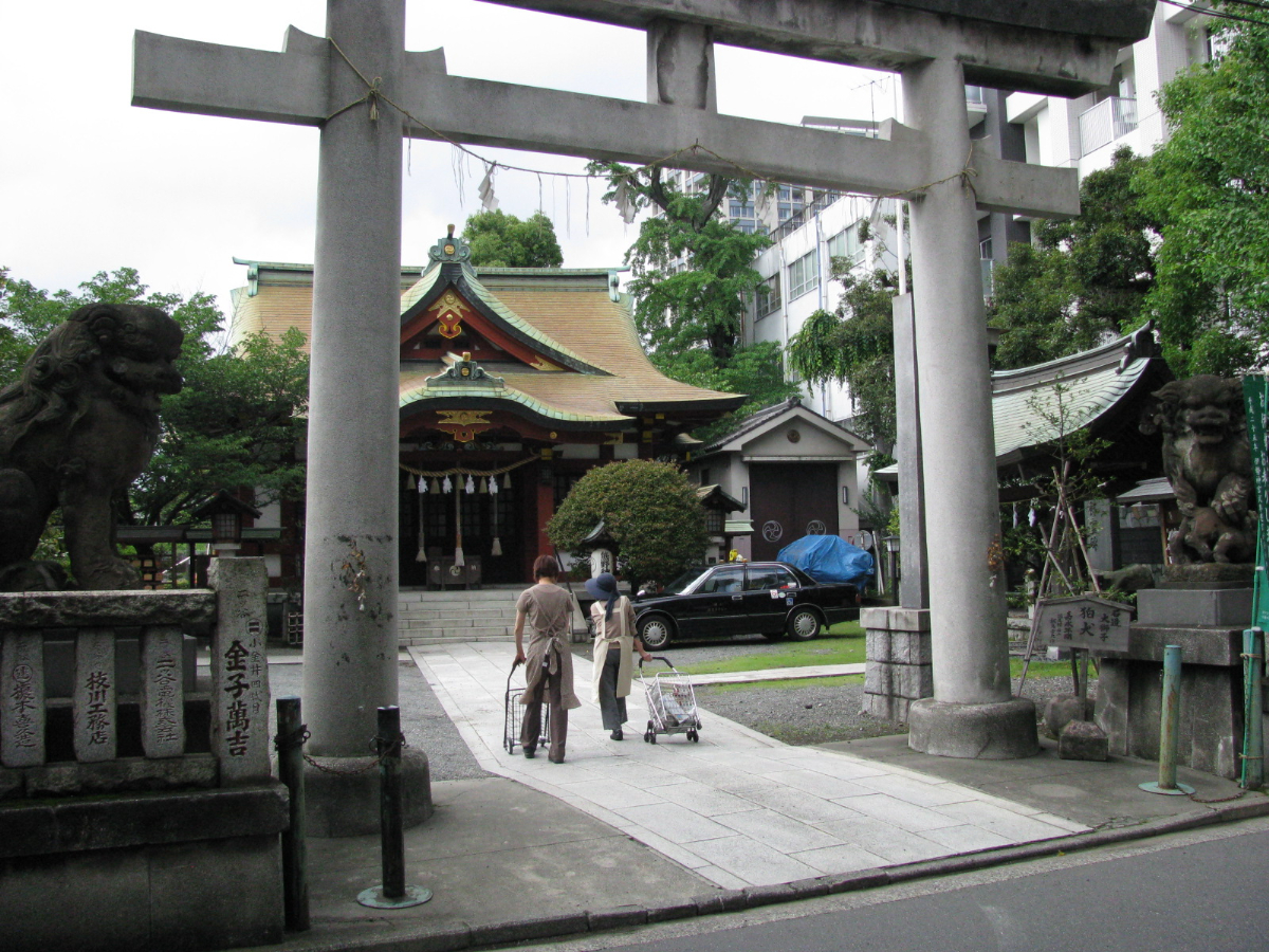 鳥居と拝殿