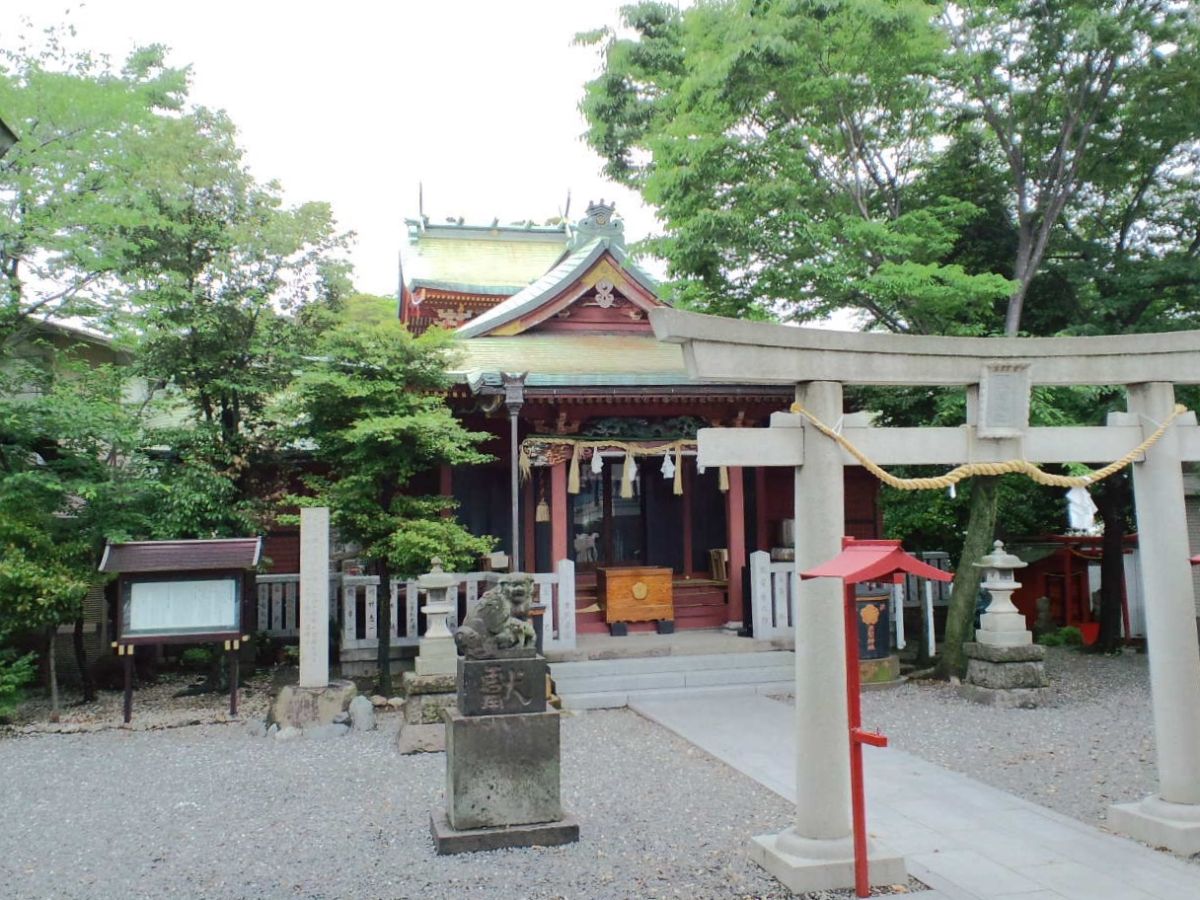 鳥居と拝殿