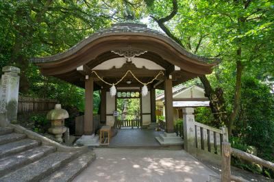 伊勢山皇大神宮 車寄を移築して造られた手水舎
