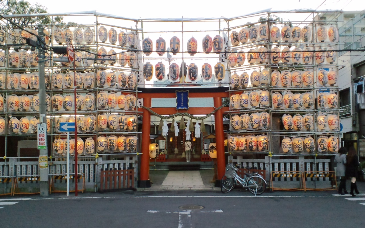鳥居と拝殿