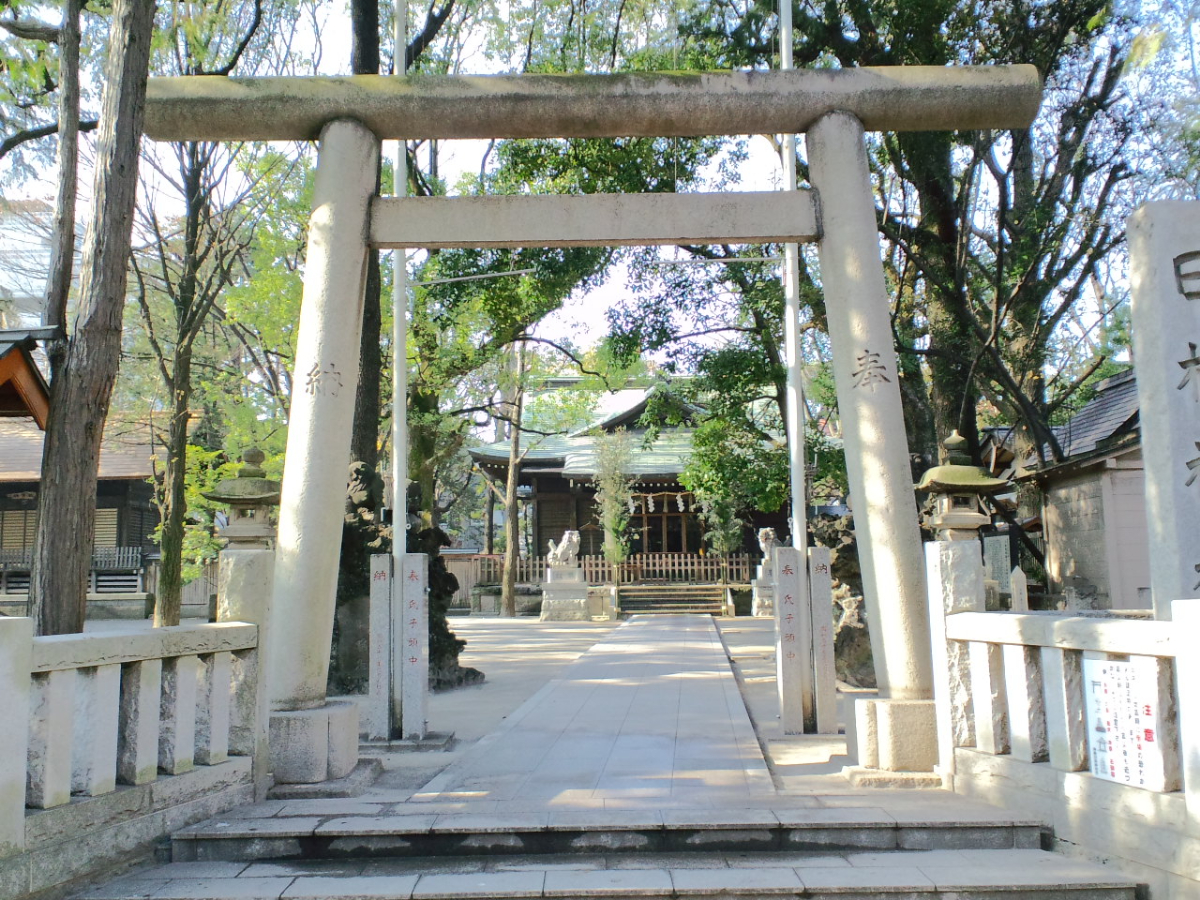 鳥居と拝殿