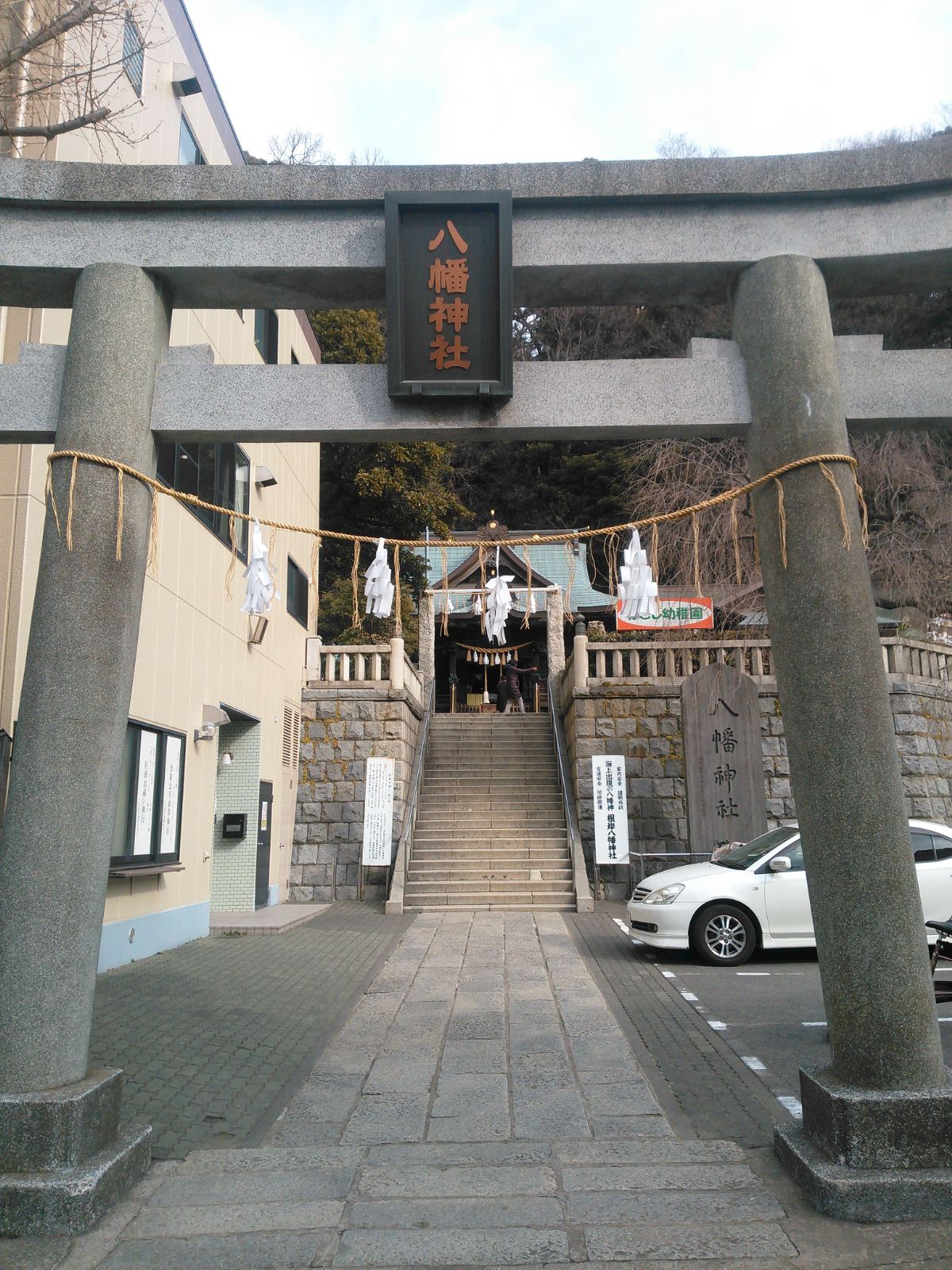 鳥居と拝殿