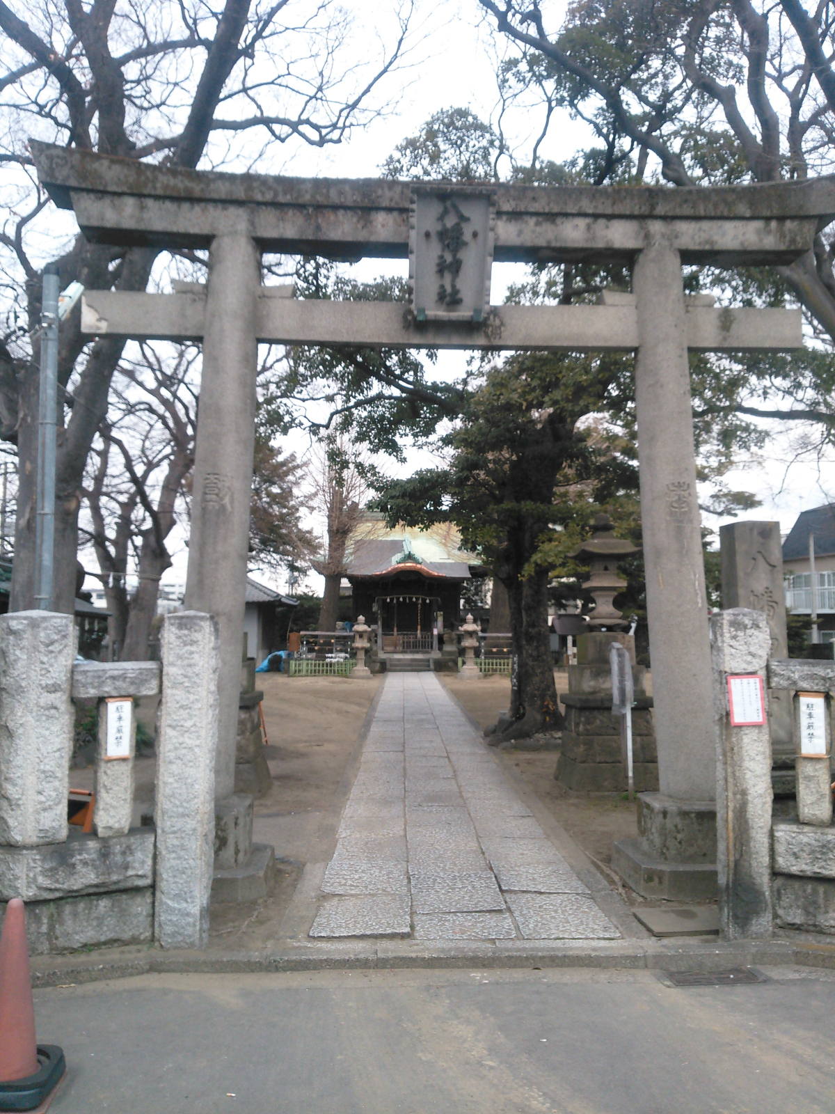 鳥居と拝殿