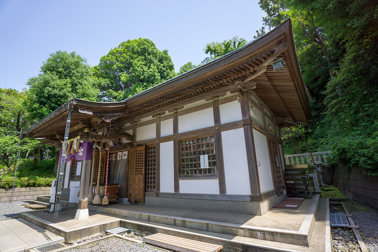 拝殿 横から