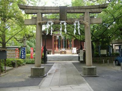 稲毛神社 鳥居と拝殿