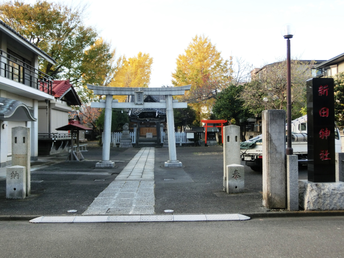 鳥居と拝殿
