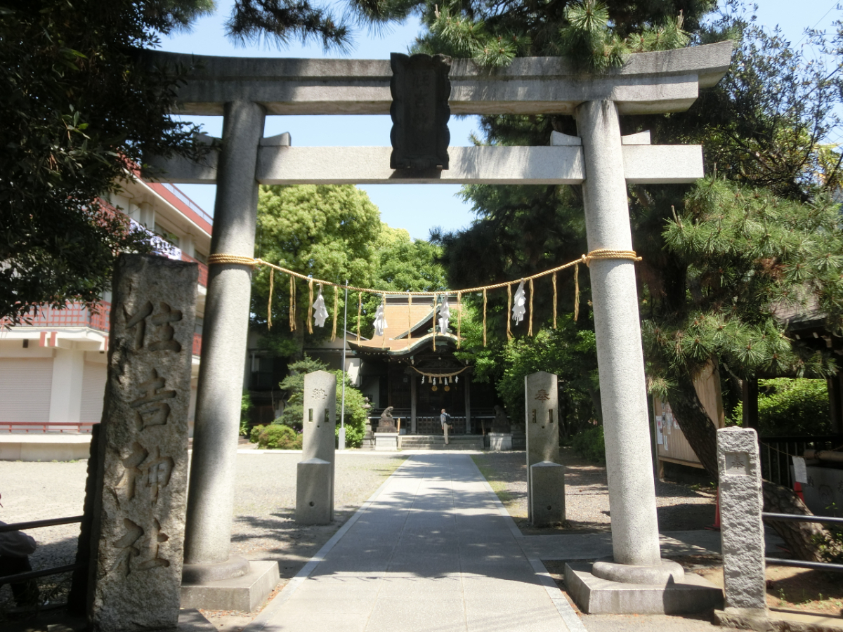 鳥居と拝殿