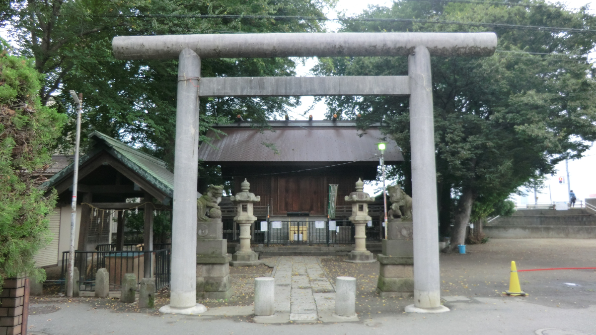 鳥居と拝殿