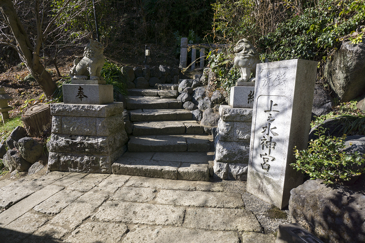 上之水神宮への階段
