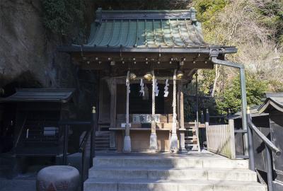 銭洗弁財天宇賀福神社 本宮 社殿