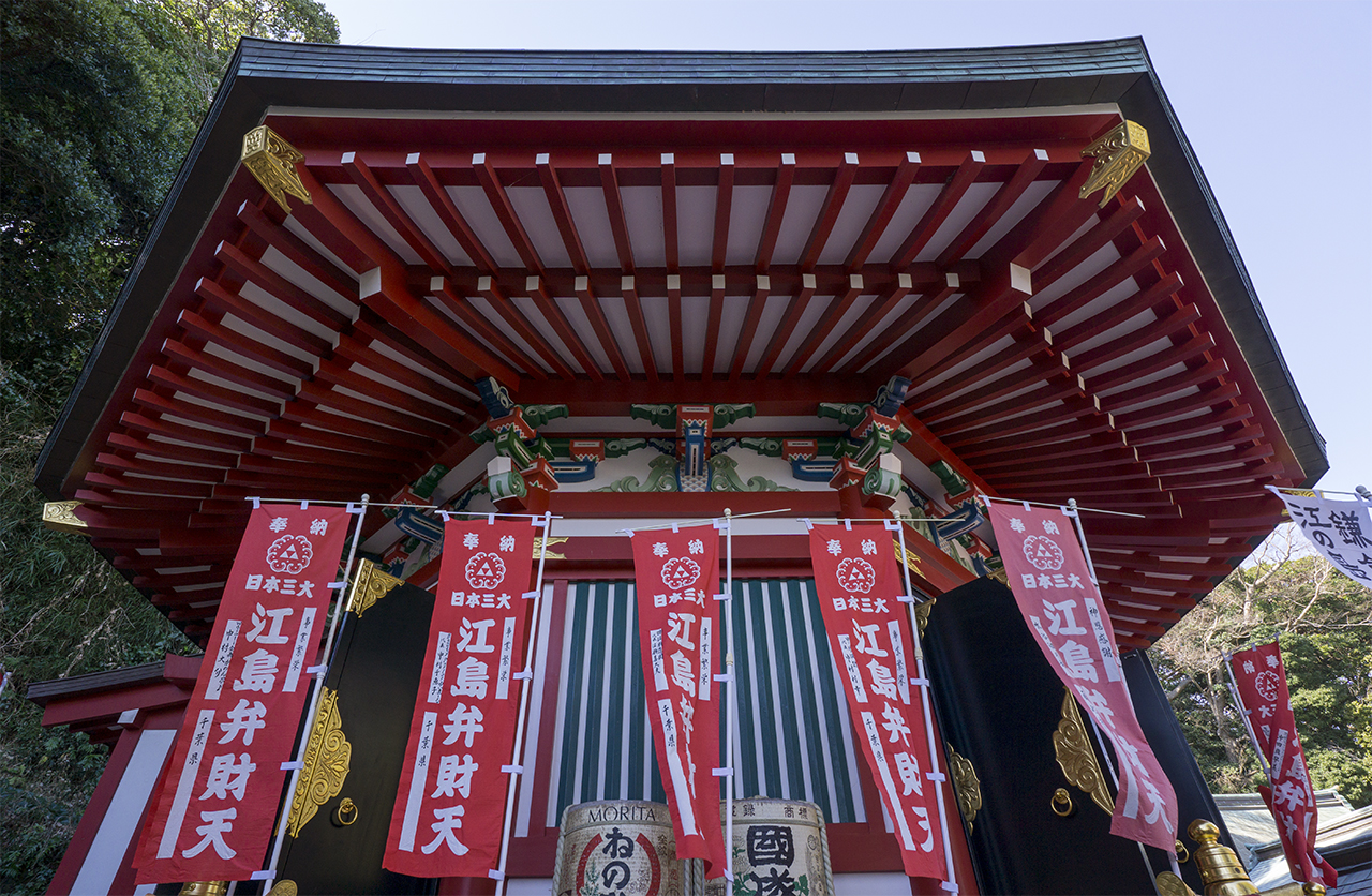見上げた奉安殿