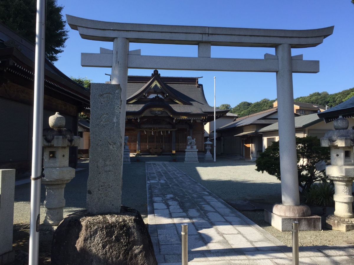 鳥居と拝殿