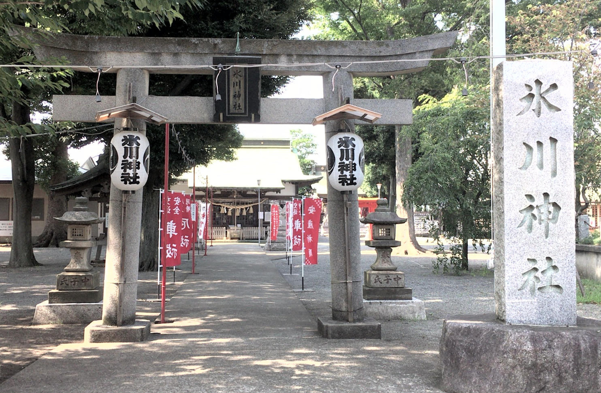 鳥居と拝殿