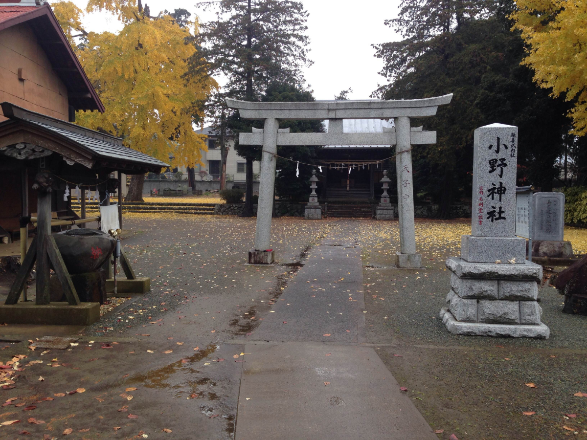 鳥居と拝殿