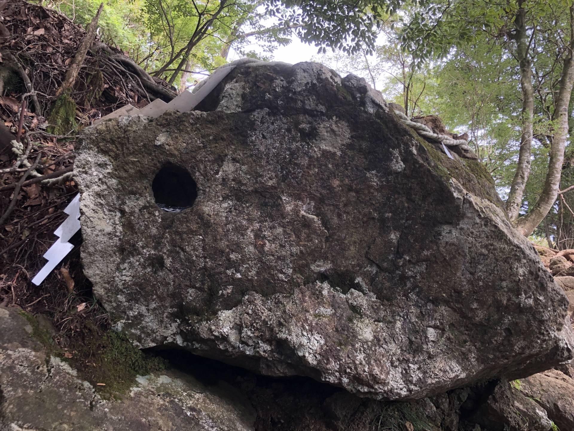 天狗の鼻突き岩