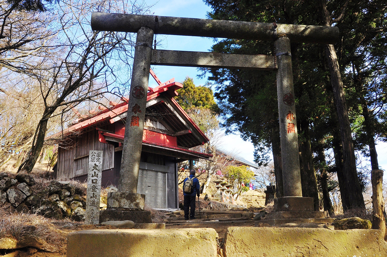 本社 石鳥居