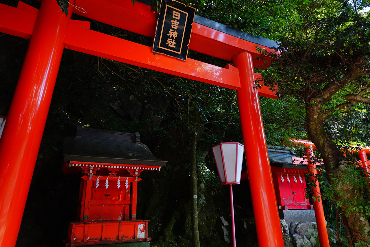 日吉神社 鳥居と社殿