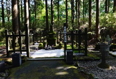 箱根神社 万巻上人奥津城